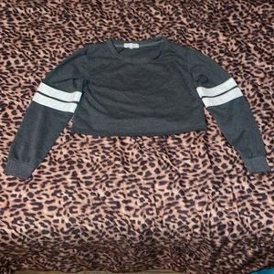 Gray long sleeve crop top